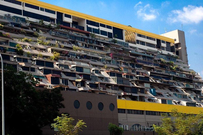 Golden Mile Complex, satu tempat wisata di Bugis Singapura.