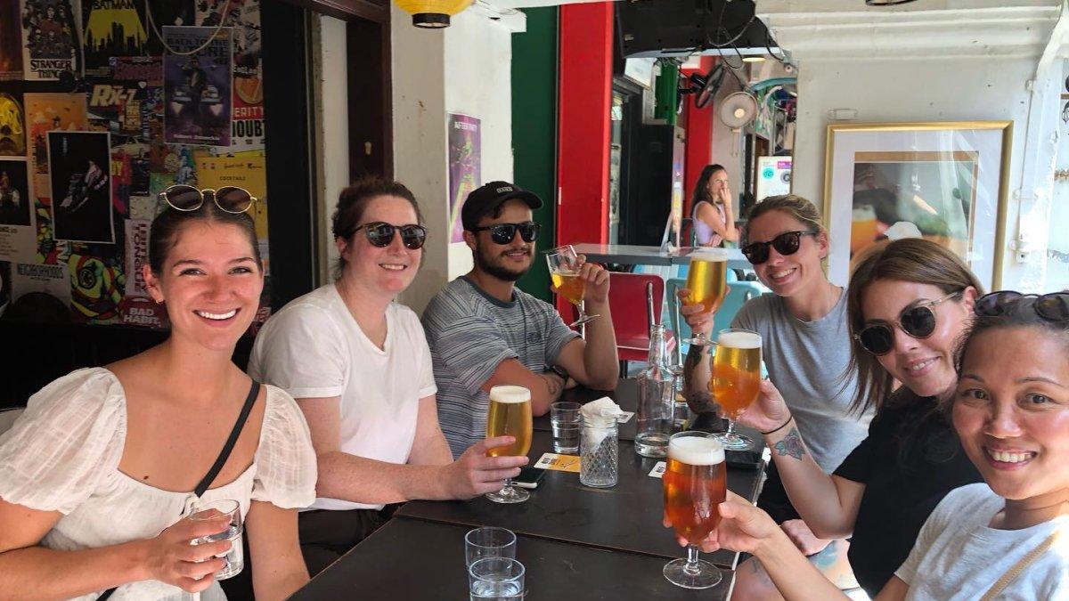 Good Luck Beerhouse, satu kafe hits di Haji Lane Singapura yang cocok buat kamu yang ingin bersantai.