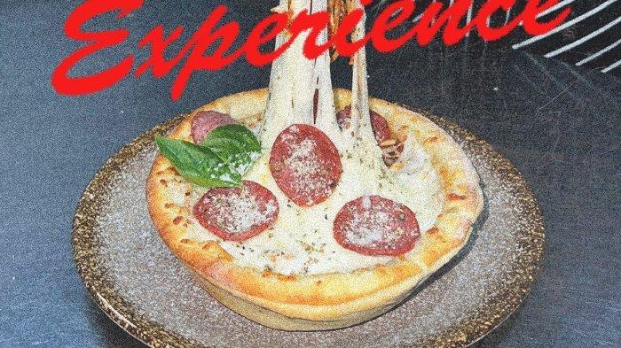 Menu spaghetti di dalam pizza dari restoran Gotti Pizza and Coffee.