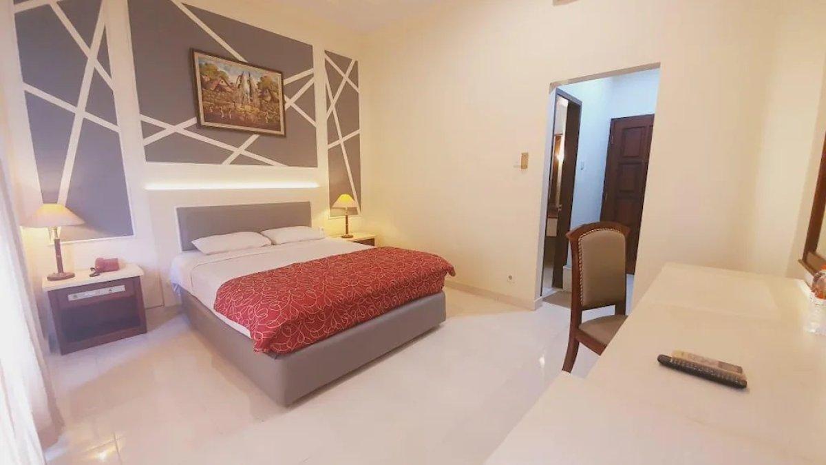 Grand Larisae Hotel, satu hotel murah di Solo, Jawa Tengah.