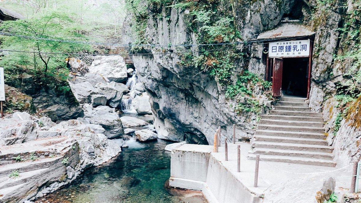 Gua Batu Kapur Nippara, satu tempat wisata alam sekitar Tokyo Jepang yang cocok dikunjungi saat musim panas.
