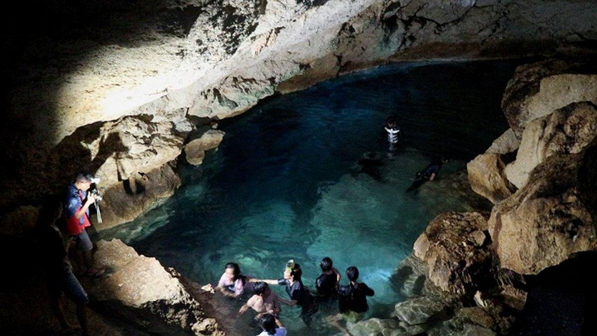 Gua Kristal, satu tempat wisata terbaik di Kupang yang wajib kamu kunjungi.