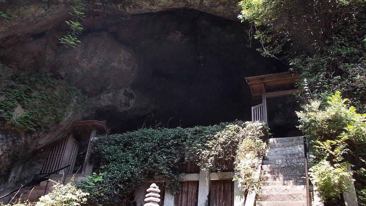 Gua Reigando, satu tempat wisata terbaik di Kumamoto Jepang.