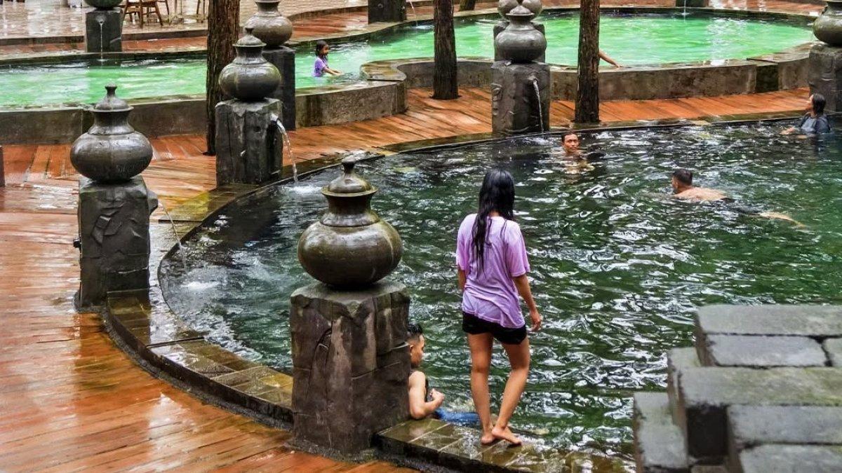 Guci Forest, satu tempat wisata terbaik di Tegal Jawa Tengah buat liburan akhir pekan.