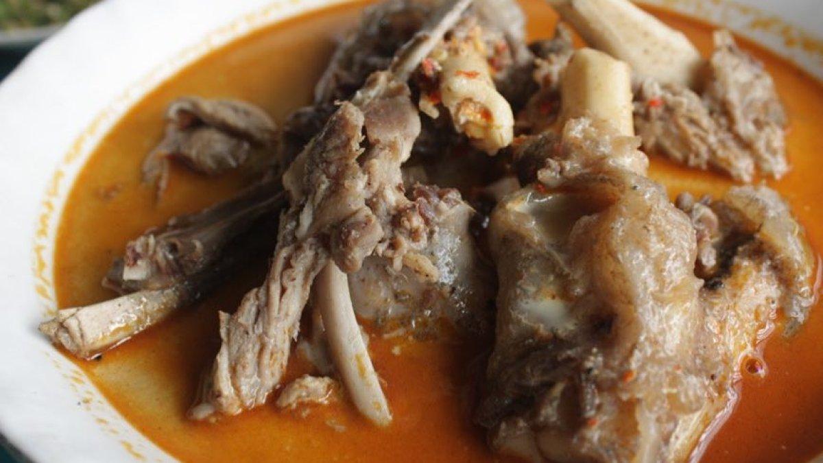 Gule kambing di Sate Kiloan PSK, Cianjur, Jawa Barat