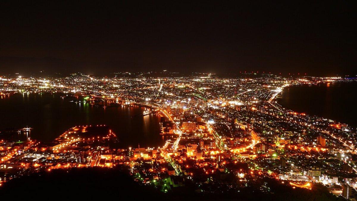 Gunung Hakodate, satu tempat wisata terbaik di Hokkaido Jepang buat dikunjungi saat Musim Panas.
