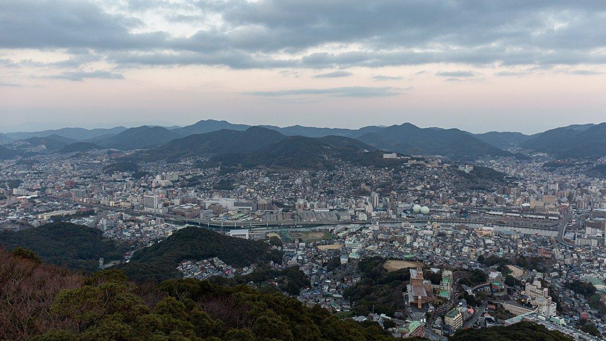 Gunung Inasa, satu gunung terbaik di Jepang yang menarik buat dijelajahi.