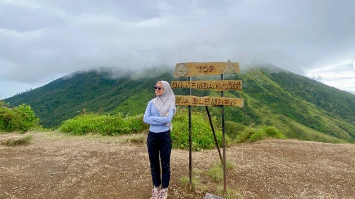 Puncak Gunung Kembang.