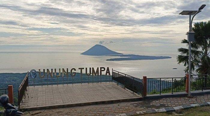 Keindahan wisata Gunung Tumpa, yang ada di Kecamatan Bunaken, Kota Manado, Provinsi Sulawesi Utara (Sulut).