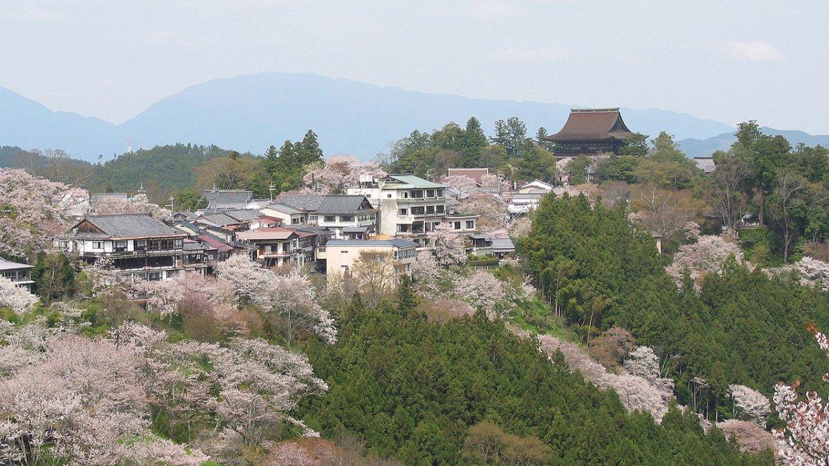 Gunung Yoshino, satu tempat wisata terbaik di Nara Jepang.