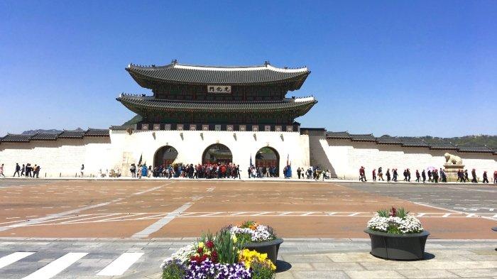 Gwanghwamun Square, ruang terbuka umum di Seoul, Korea Selatan yang bisa dikunjungi gratis.