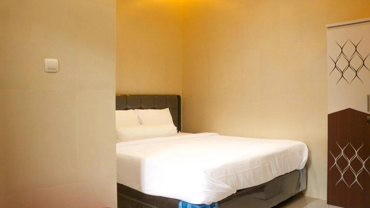 Ilustrasi tipe kamar yang ada di HP Residence Mitra RedDoorz near Alun Alun Kediri