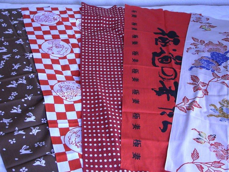 Handuk Tenugui, satu oleh-oleh yang wajib dibawa pulang dari Jepang.