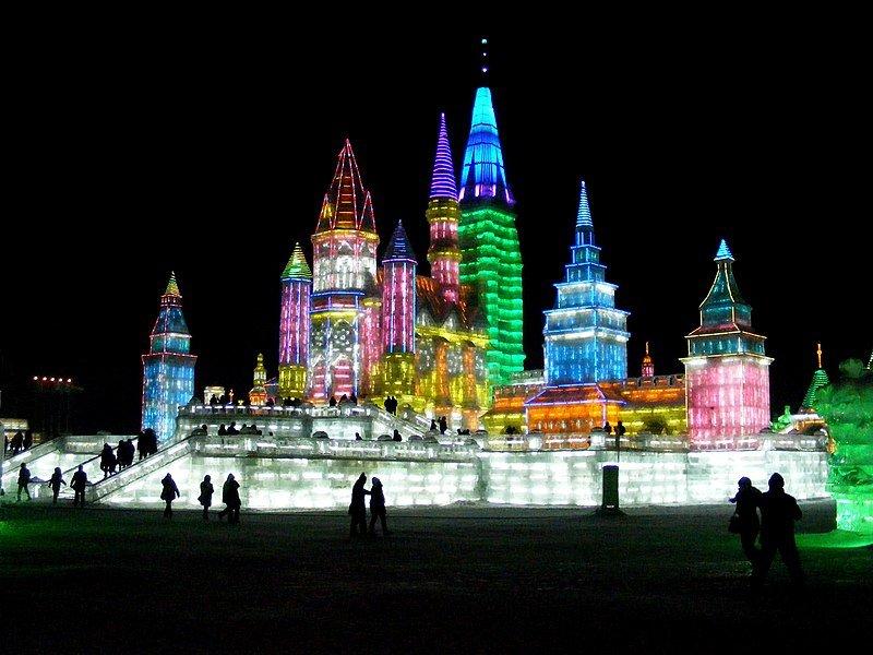 Harbin International Snow And Ice Festival di Tiongkok.