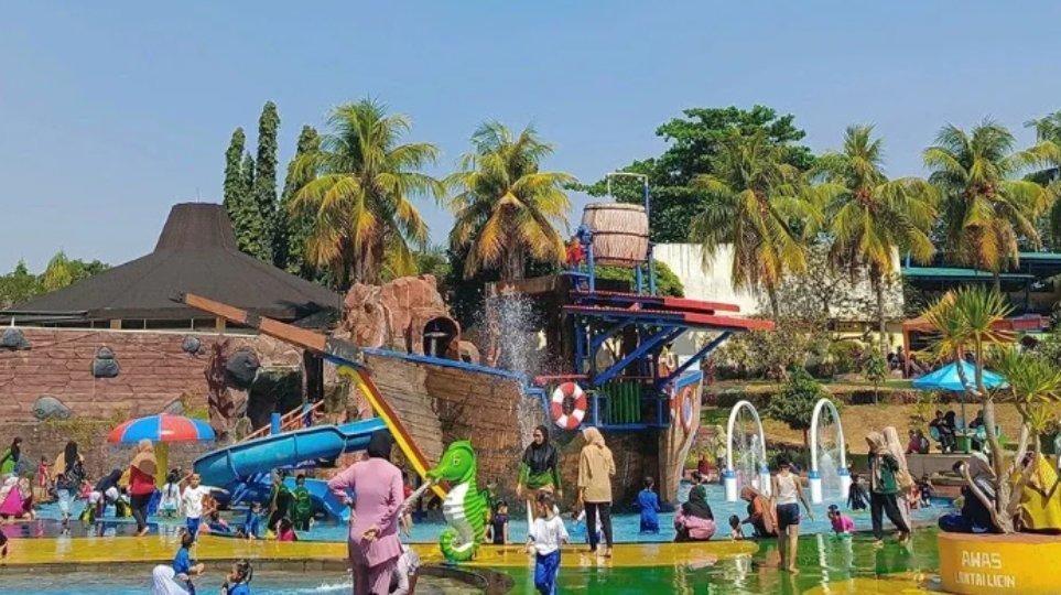 Harga tiket masuk Krakatau Water World.