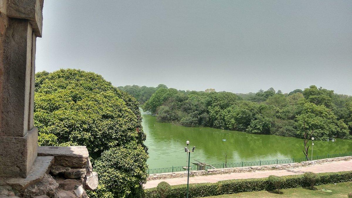 Hauz Khas Village, satu tempat wisata hits di Delhi India.
