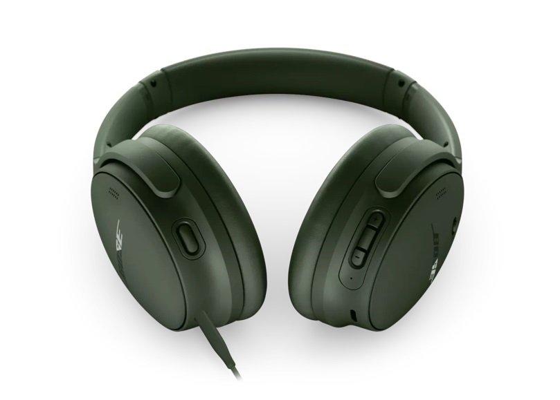 Headphone Bose QuietComfort, satu merek headphone terbaik yang bisa digunakan selama penerbangan.