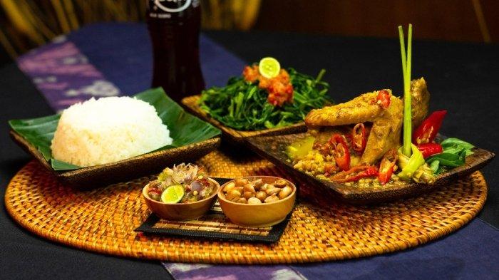 Hidangan ayam betutu dari warung Ayam Betutu Khas Gilimanuk di Bali.