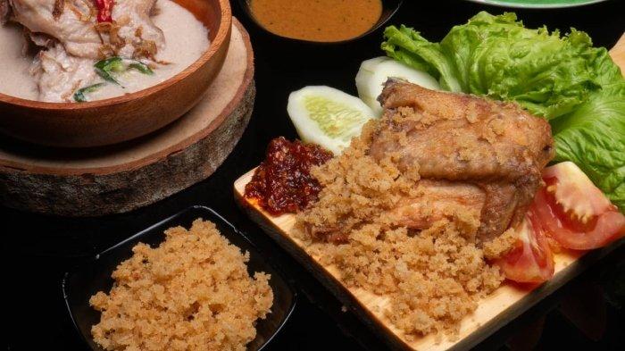 Hidangan ayam goreng di warung Ayam Goreng Mbok Berek Ny Astuti