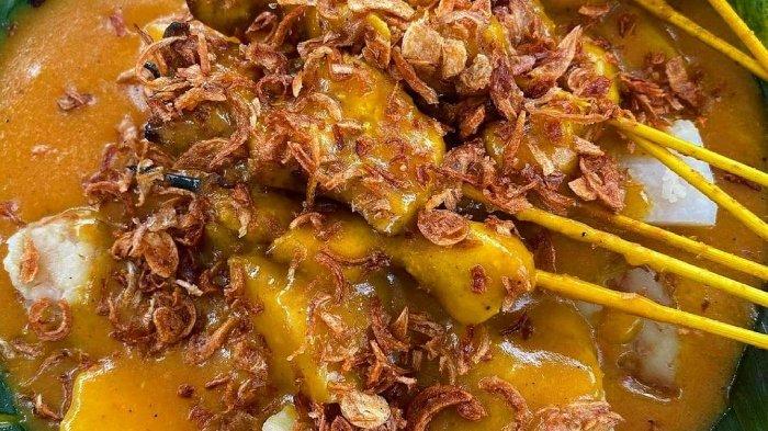 Hidangan sate Padang di warung Sate Manang Kabau Padang, Sumatera Barat.
