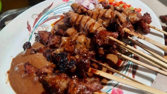 Hidangan sate kambing di warung Sate Gule Cak Wit Surabaya, Jawa Timur.