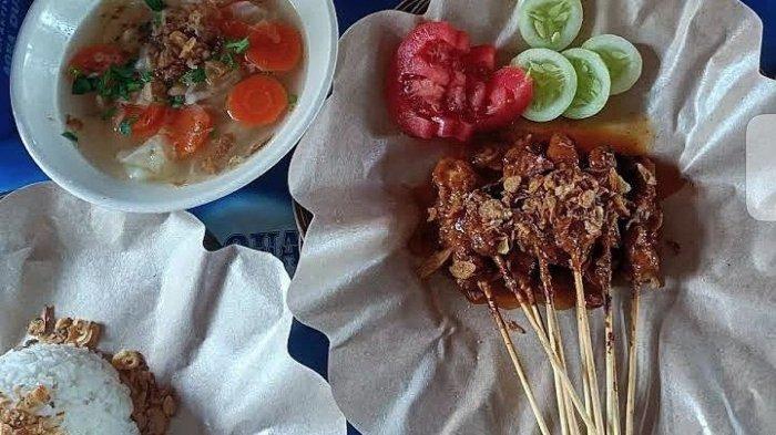 Hidangan sate kelinci di warung Sate Kelinci Pak Wawan, Lembang, Bandung, Jawa Barat.