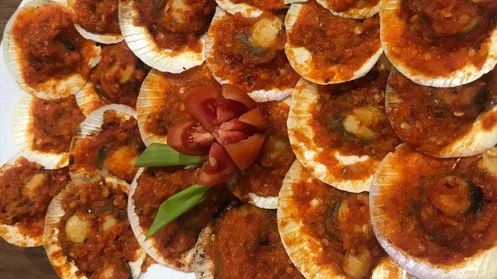Hidangan seafood kerang simping di Basecamp Seafood.