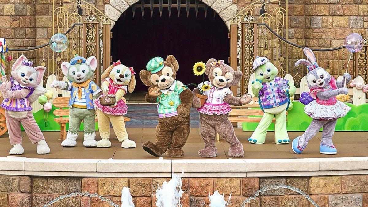 Hong Kong Disneyland buat dikunjungi.