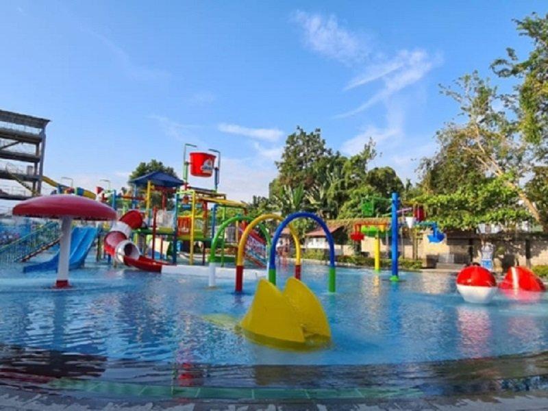 Hotel Desa Puri Syariah, satu hotel murah di Jogja yang punya fasilitas kolam renang dengan tarif inap Rp 100 ribuan.