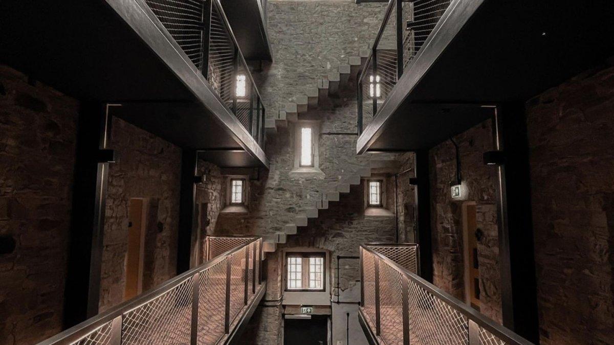 Hotel Penjara Bodmin, satu bekas penjara yang diubah menjadi hotel mewah.