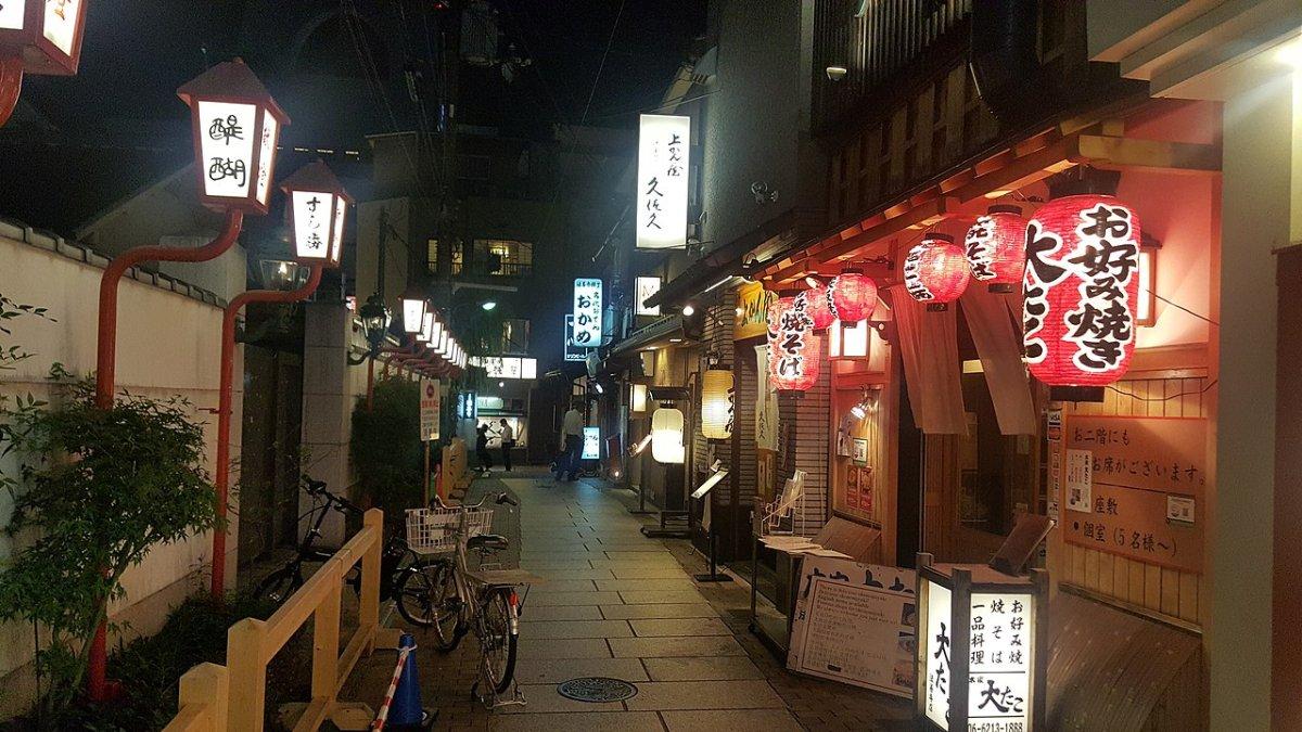 Hozenji Yokocho, satu tempat wisata terbaik di Shinsaibashi Osaka Jepang
