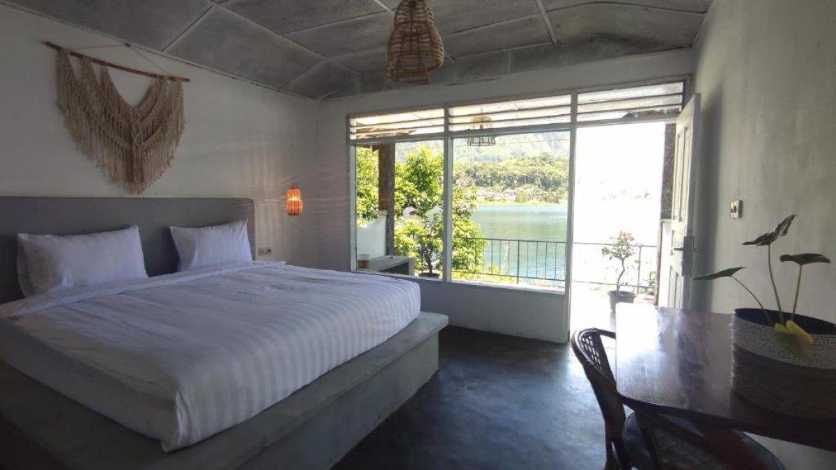 Hub Tata Guesthouse, satu hotel terbaik di sekitar Danau Toba buat diinapi.