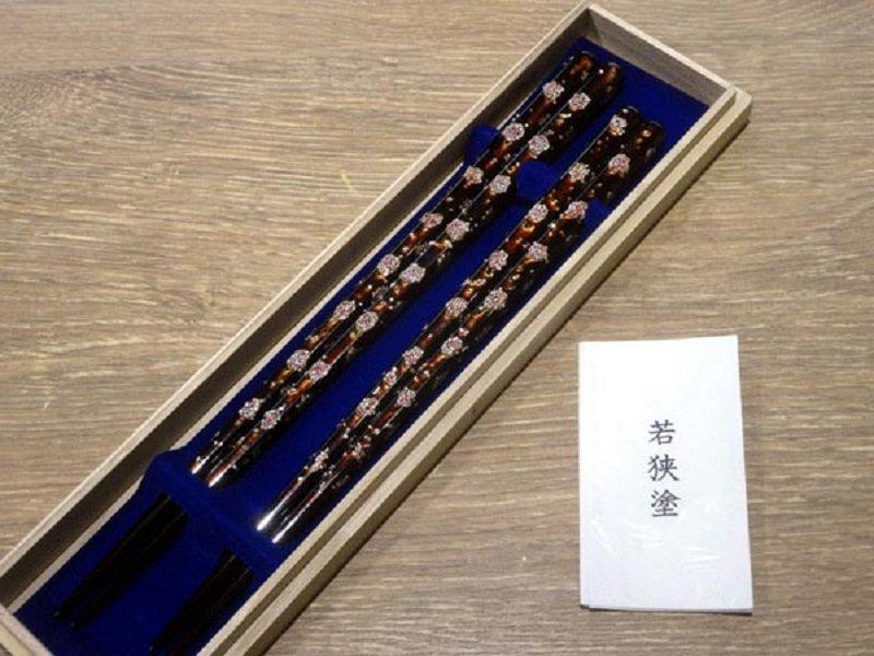 Hyozaemon Chopsticks Specialty Shop, satu tempat belanja terbaik di Tokyo Jepang yang menawarkan oleh-oleh unik.