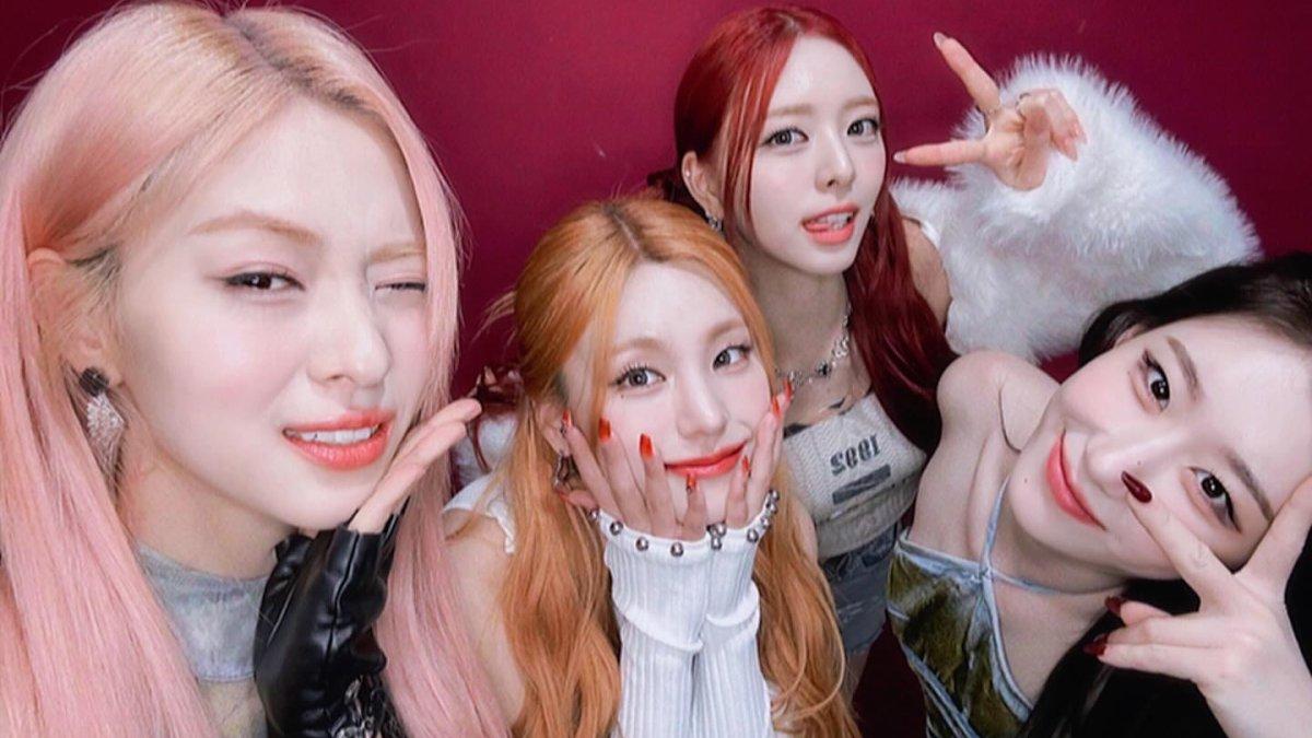 ITZY, satu konser di Singapura pada 2024.