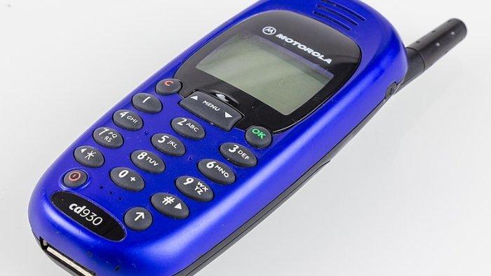 Ilustrasi HP jadul atau ponsel lawas merek Motorola.