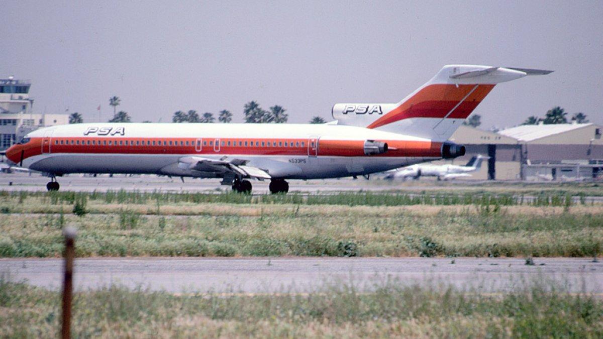 Ilustrasi Pacific Southwest Airlines (PSA) yang lepas landas.