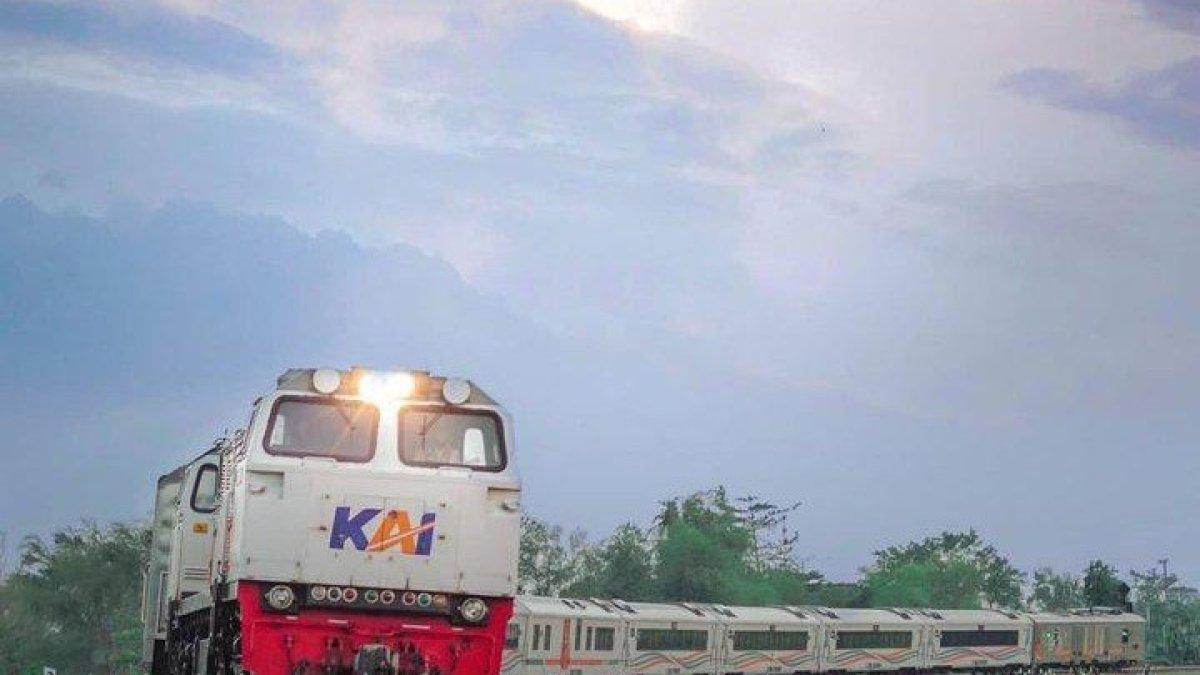 Ilustrasi perjalanan kereta api gumarang dengan rute Pemalang-Jakarta