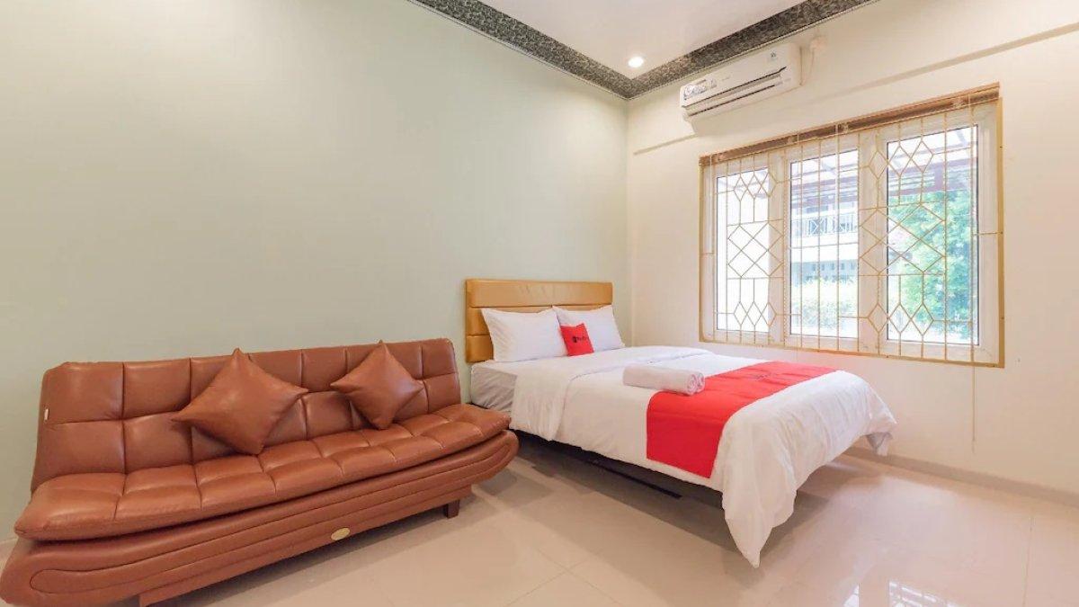 Ilustrasi RedDoorz Plus near RSUD Gunung Jati Cirebon.