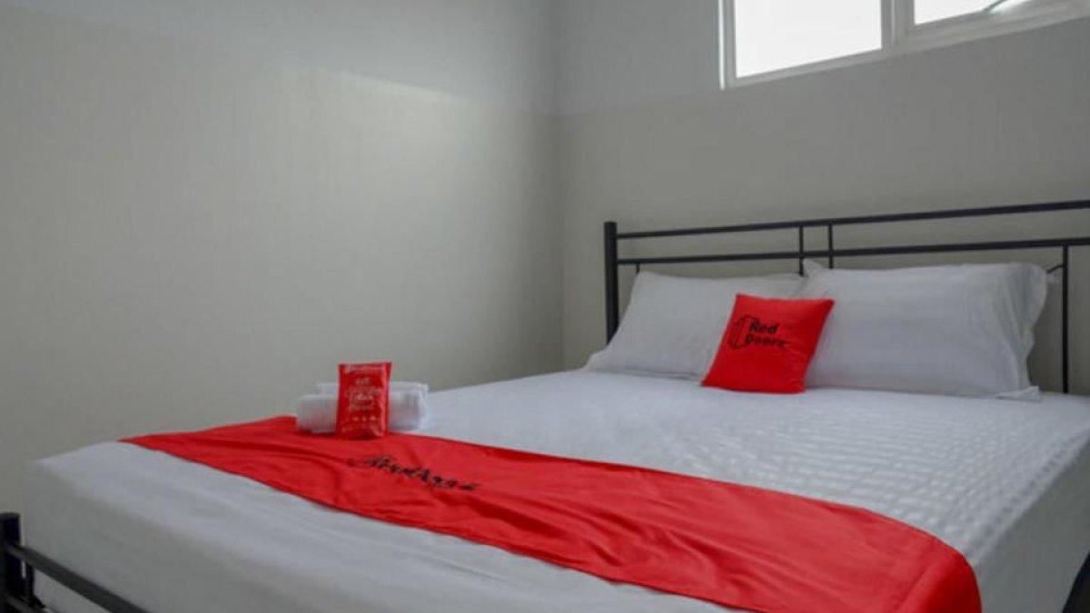 Ilustrasi tipe kamar queen bed di RedDoorz near Tamansari Shopping Center Salatiga