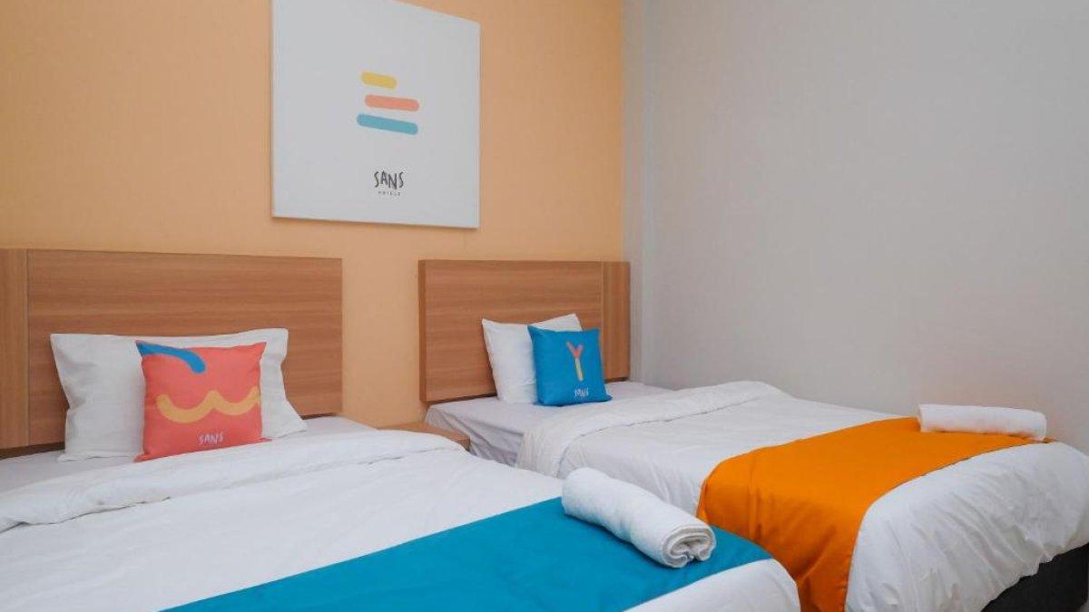 Ilustrasi tipe kamar yang ada di Sans Hotel Tiga Putri Semarang by RedDoorz