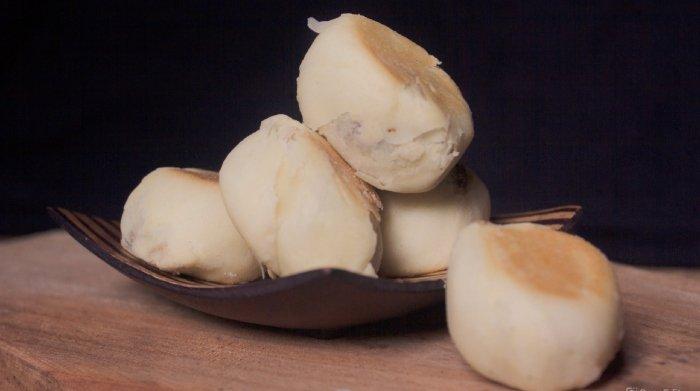 Ilustrasi bakpia patok, oleh-oleh khas Jogja yang wajib dibawa pulang.