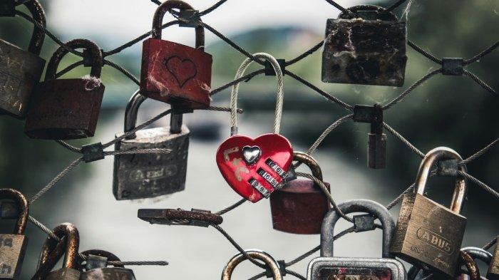 Ilustrasi gembok cinta yang bisa digantung bagi para sejoli.