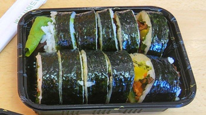 Ilustrasi gimbab atau kimbab, kuliner khas Korea.