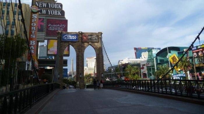 Ilustrasi jembatan di Las Vegas, Amerika Serikat. Hati-hati jika liburan ke Las Vegas, AS karena turis yang berhenti dan berdiri terlalu lama di jembatan penyeberangan akan didenda Rp 15,4 juta.