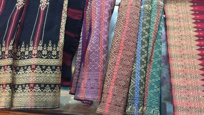 Ilustrasi kain songket, oleh-oleh dari Sumatera Selatan yang tembus pasar internasional.