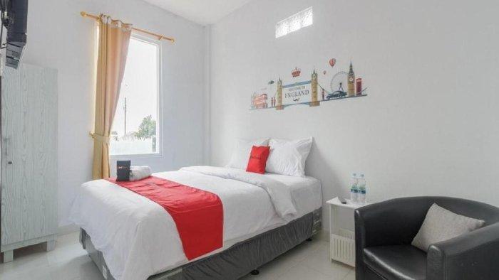 Ilustrasi kamar RedDoorz Plus near Taman Rasuna Menteng, Jakarta.