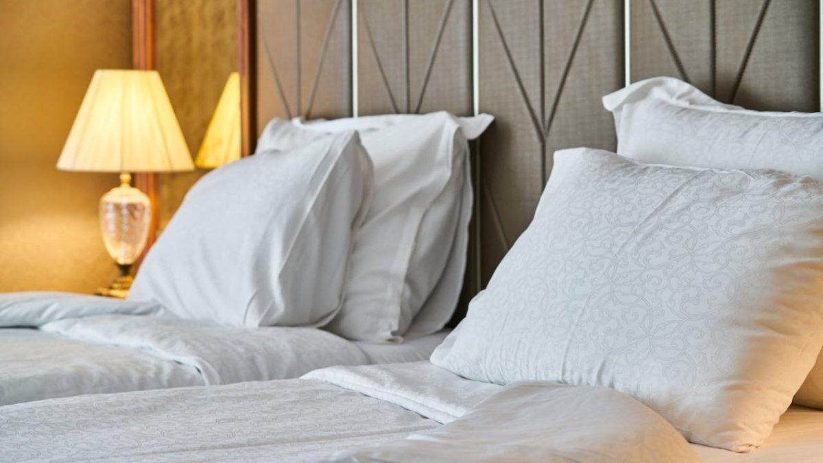 Ilustrasi kamar hotel.