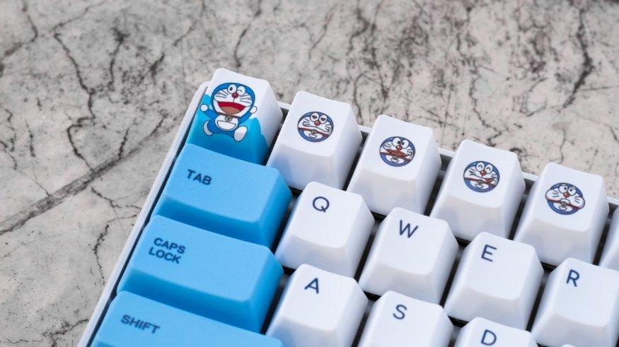 Ilustrasi keyboard bergambar Doraemon.