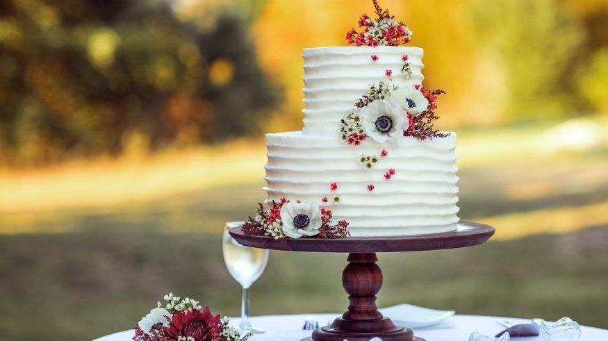 Ilustrasi kue pernikahan. Pasangan pengantin dari Jerman diduga kabur dan tak mau melakukan pembayaran setelah melangsungkan pernikahan mewah di restoran Italia.