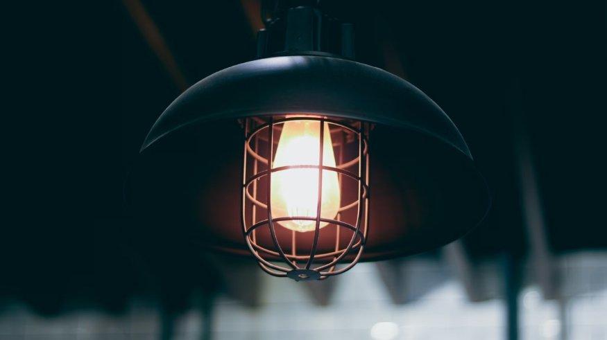 Ilustrasi lampu di rumah.